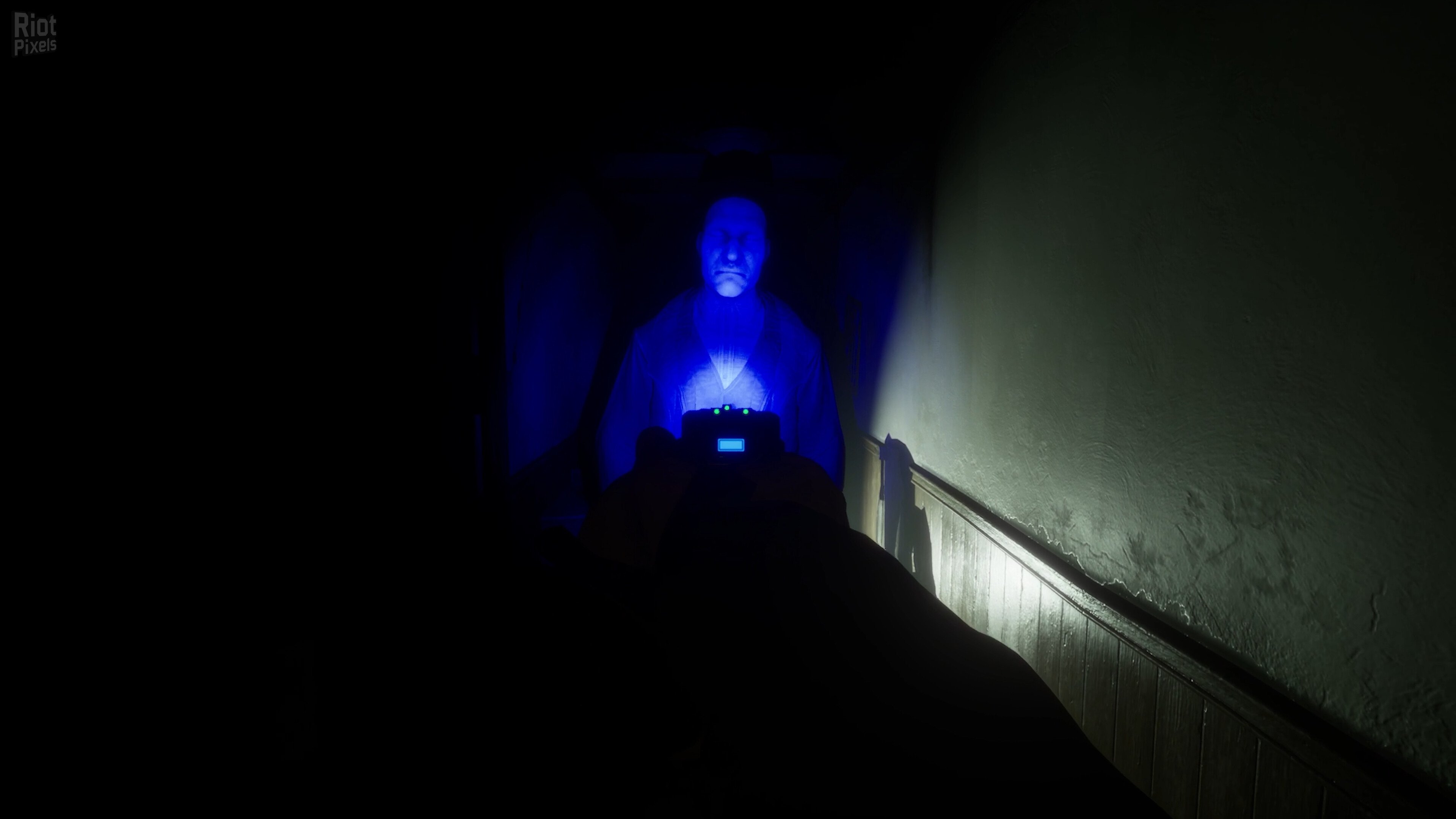 [8]-She’s Leaving Download